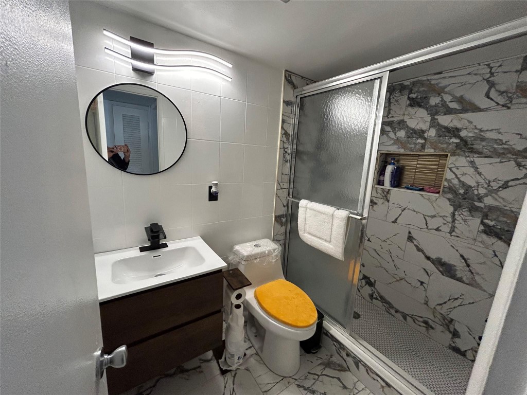 LIGHTHOUSE POINT PLAZA - Residential