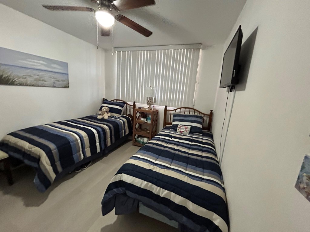 LIGHTHOUSE POINT PLAZA - Residential