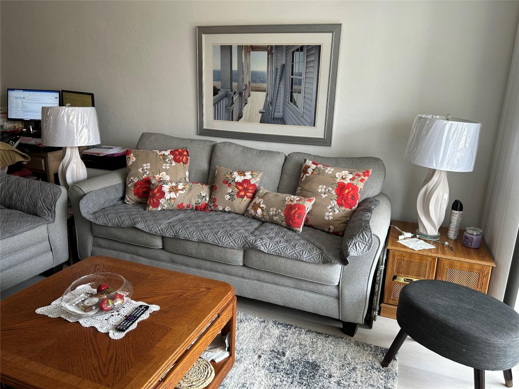 LIGHTHOUSE POINT PLAZA - Residential