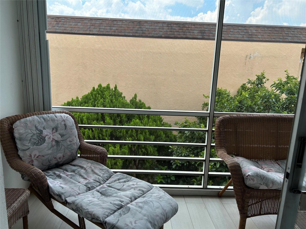 LIGHTHOUSE POINT PLAZA - Residential