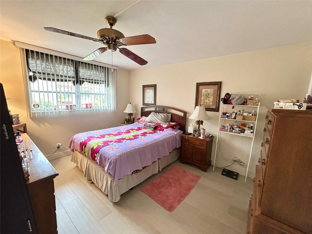 LIGHTHOUSE POINT PLAZA - Residential