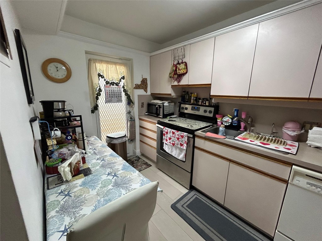 LIGHTHOUSE POINT PLAZA - Residential