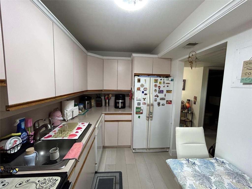 LIGHTHOUSE POINT PLAZA - Residential