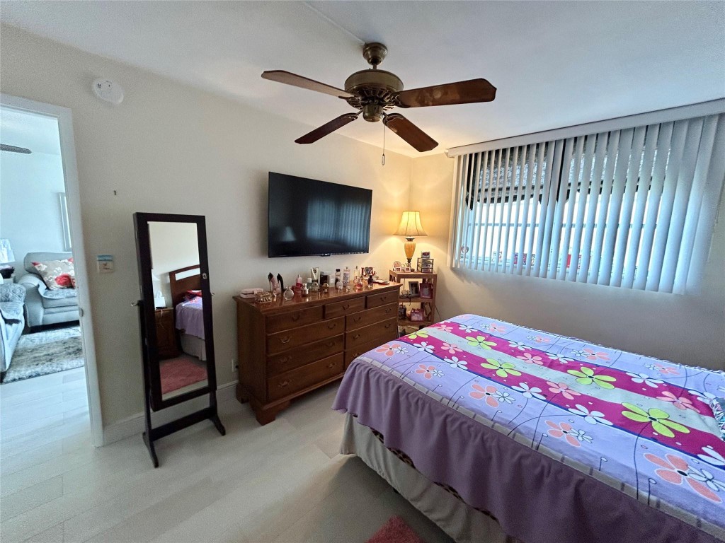 LIGHTHOUSE POINT PLAZA - Residential