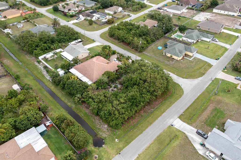 Photo of 437 SW Mccomb Avenue, Port Saint Lucie, FL 34953 (MLS # R10712843)