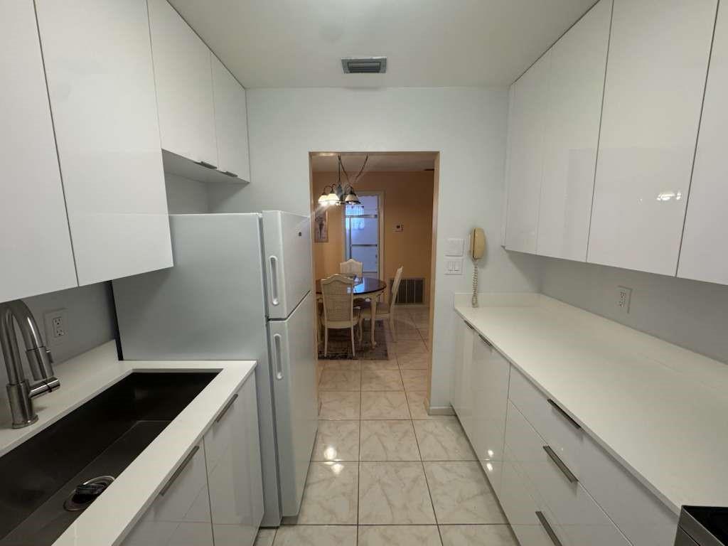 Royal Palm Gardens Condo - Residential Lease