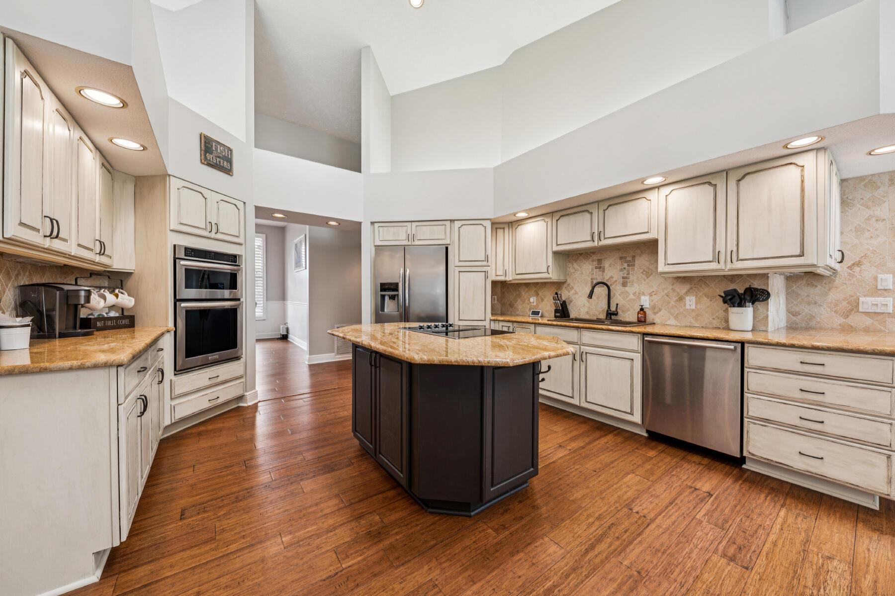 COUNTRY CLUB ESTATES PARC - Residential