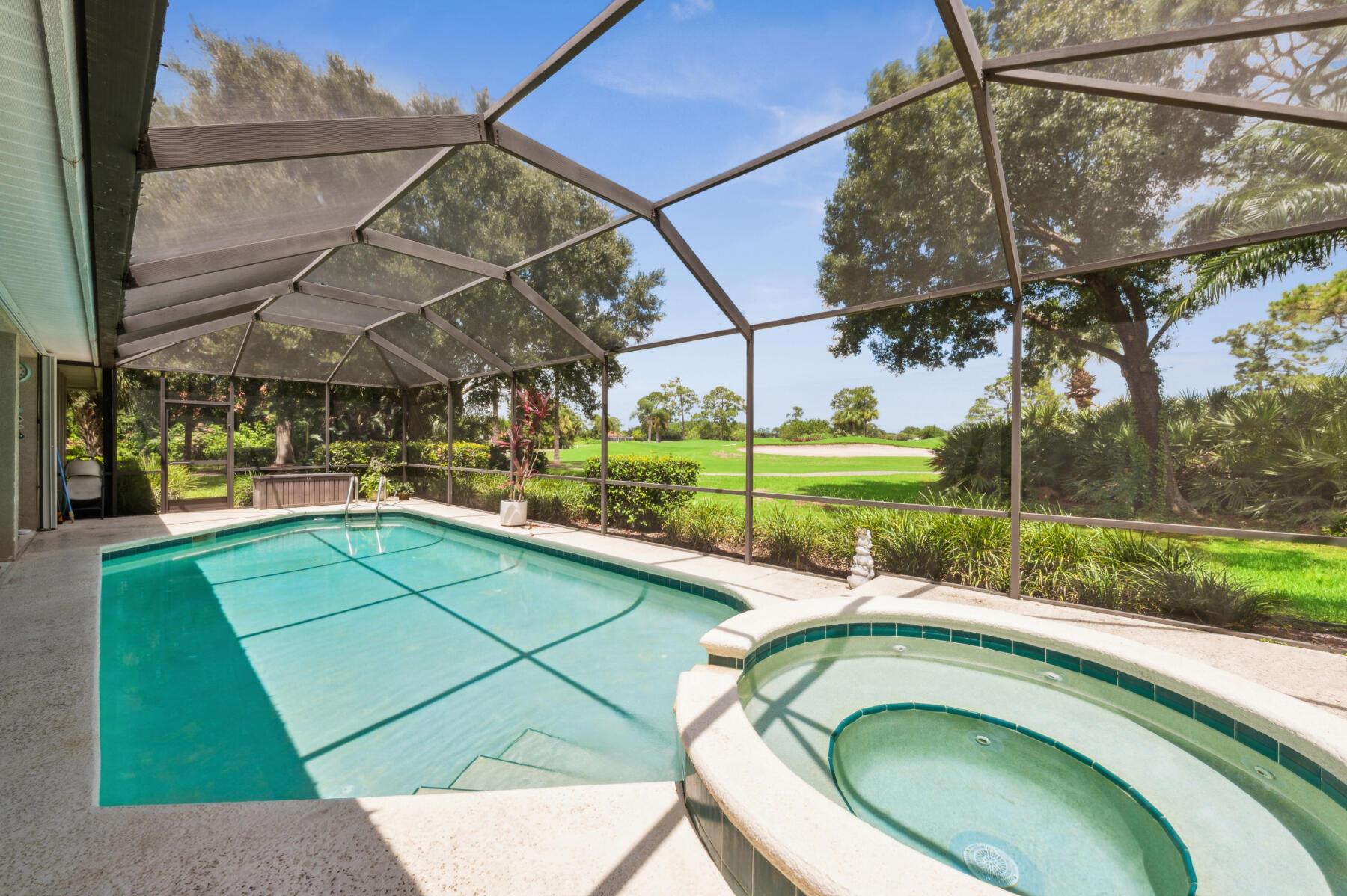 COUNTRY CLUB ESTATES PARC - Residential