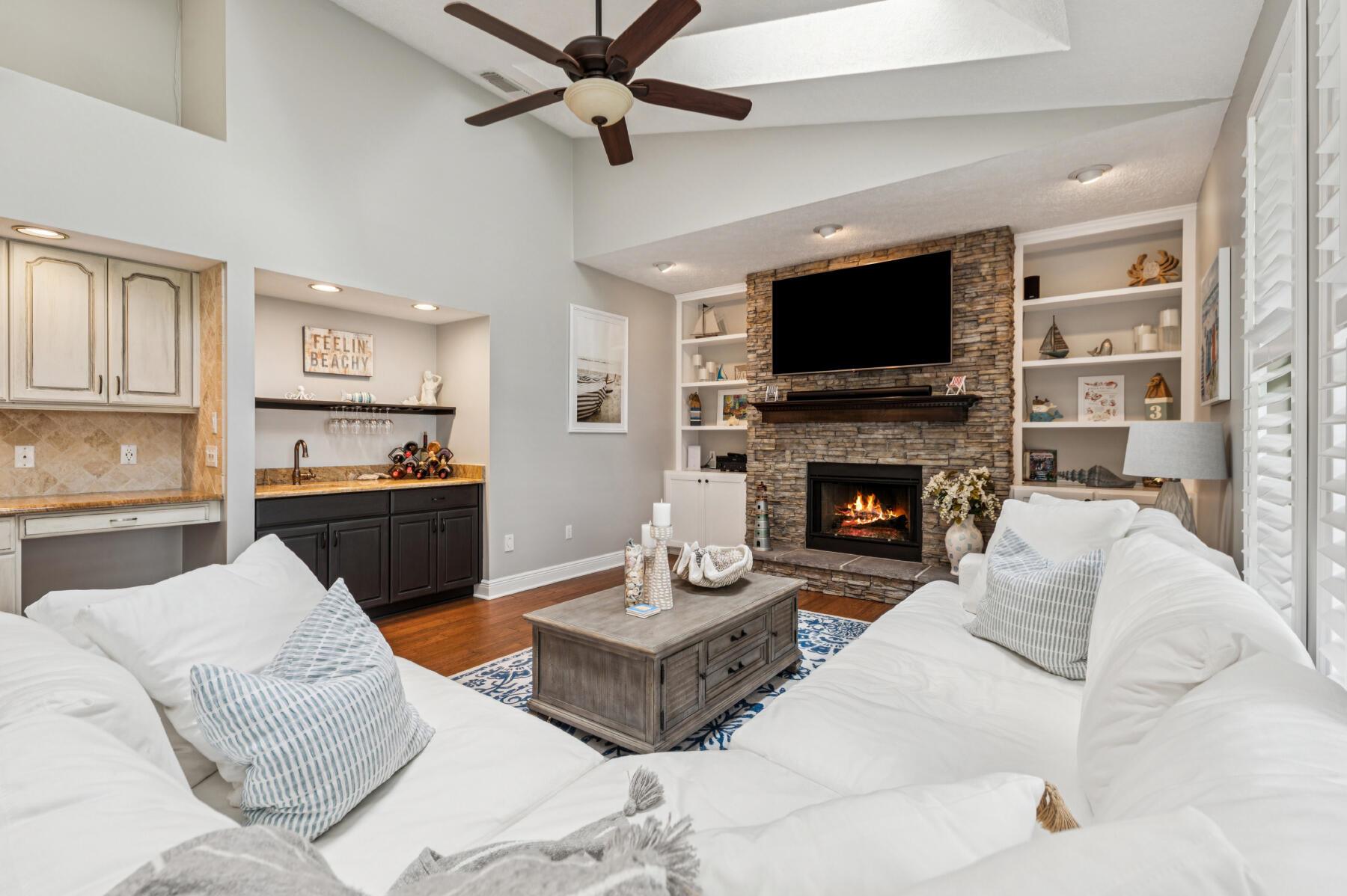 COUNTRY CLUB ESTATES PARC - Residential