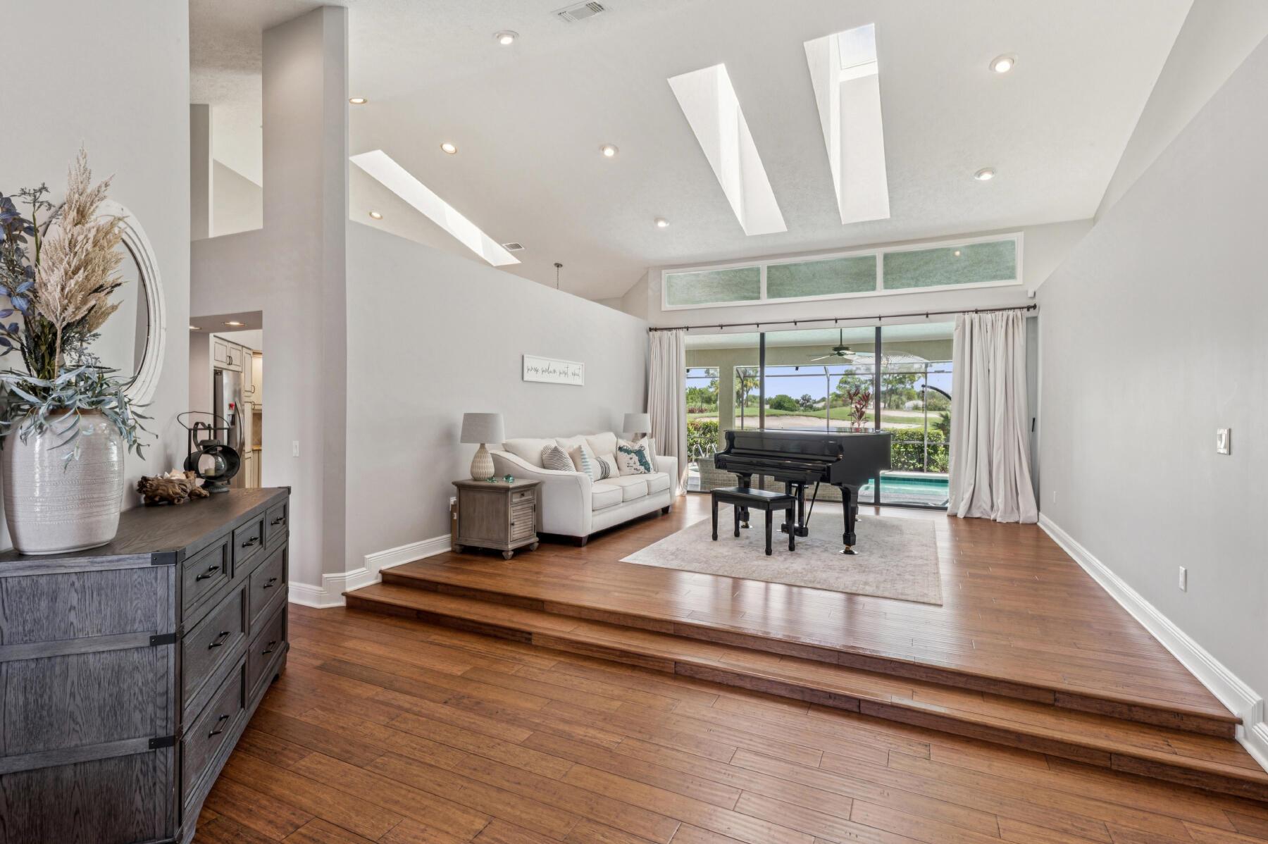 COUNTRY CLUB ESTATES PARC - Residential