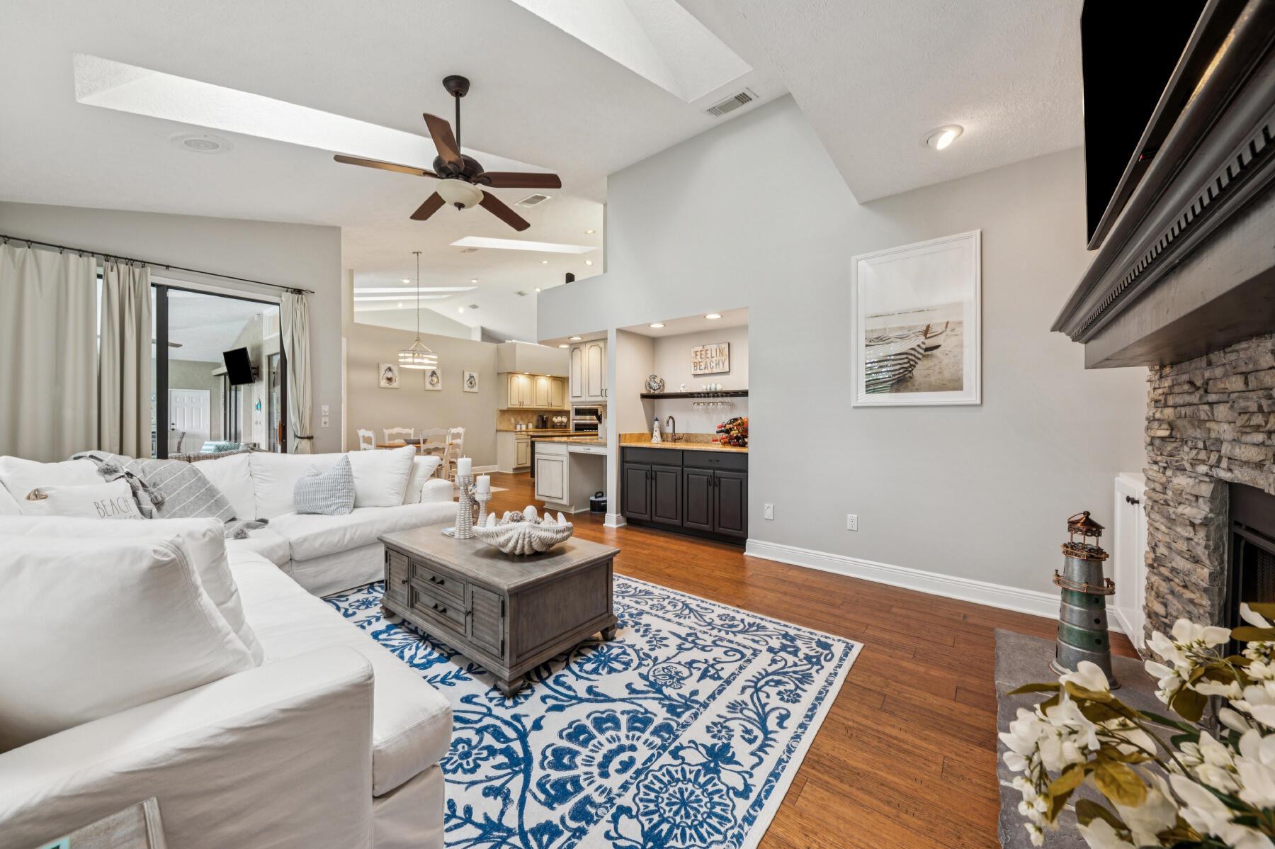 COUNTRY CLUB ESTATES PARC - Residential