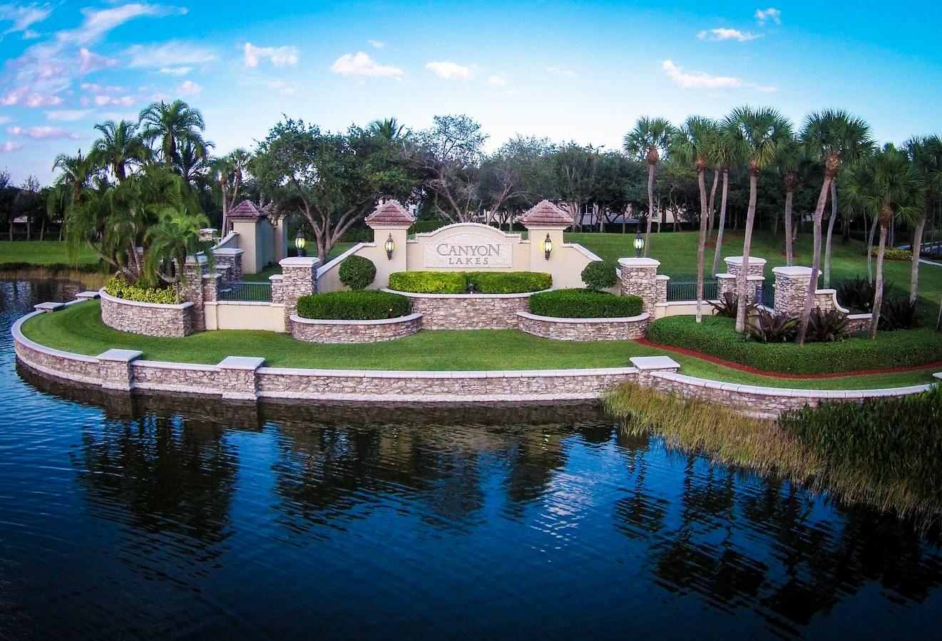 CANYON LAKES - Residential