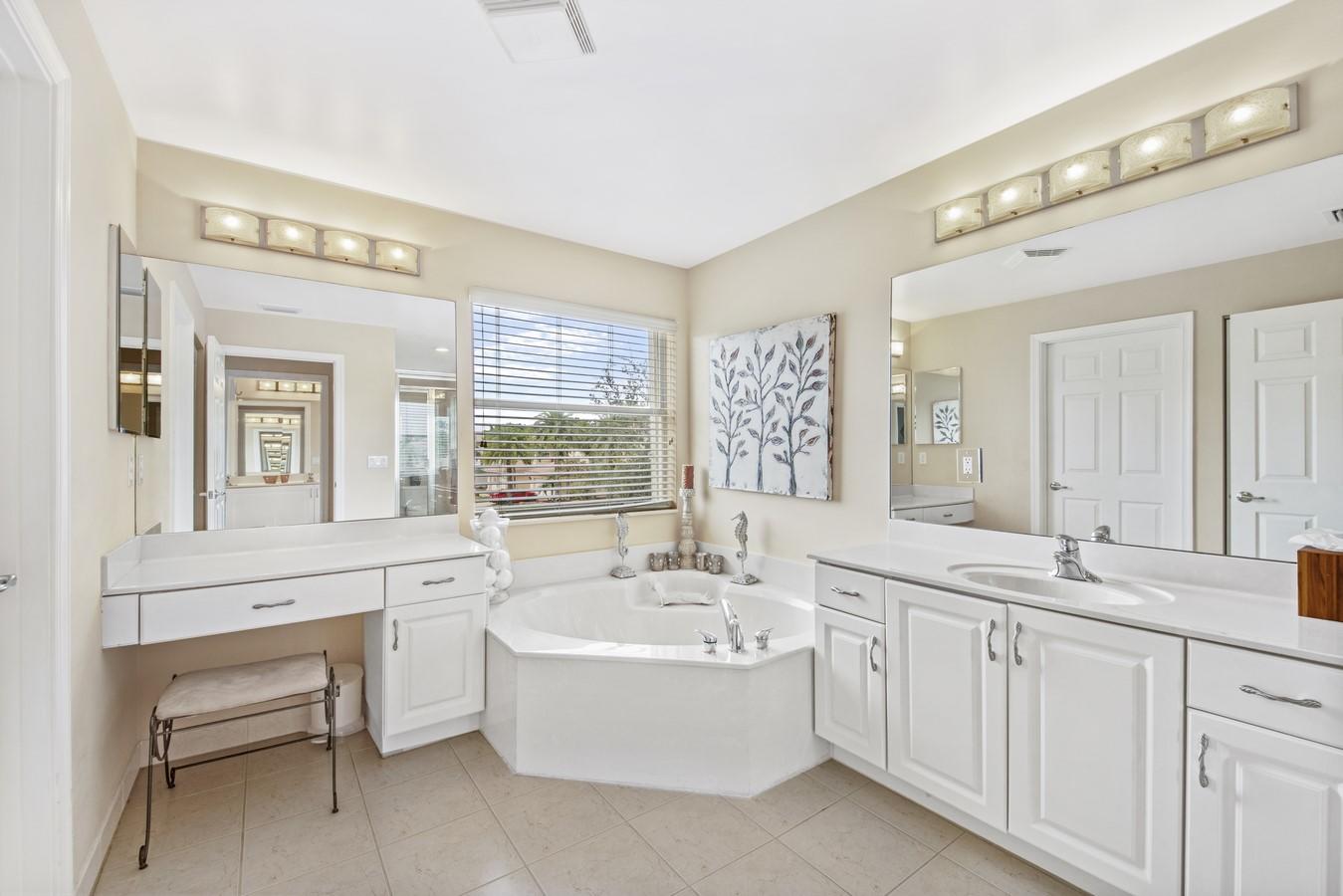 CANYON LAKES - Residential