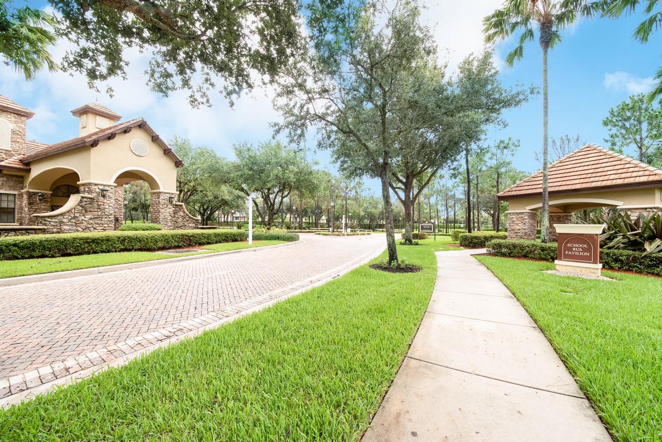 CANYON LAKES - Residential