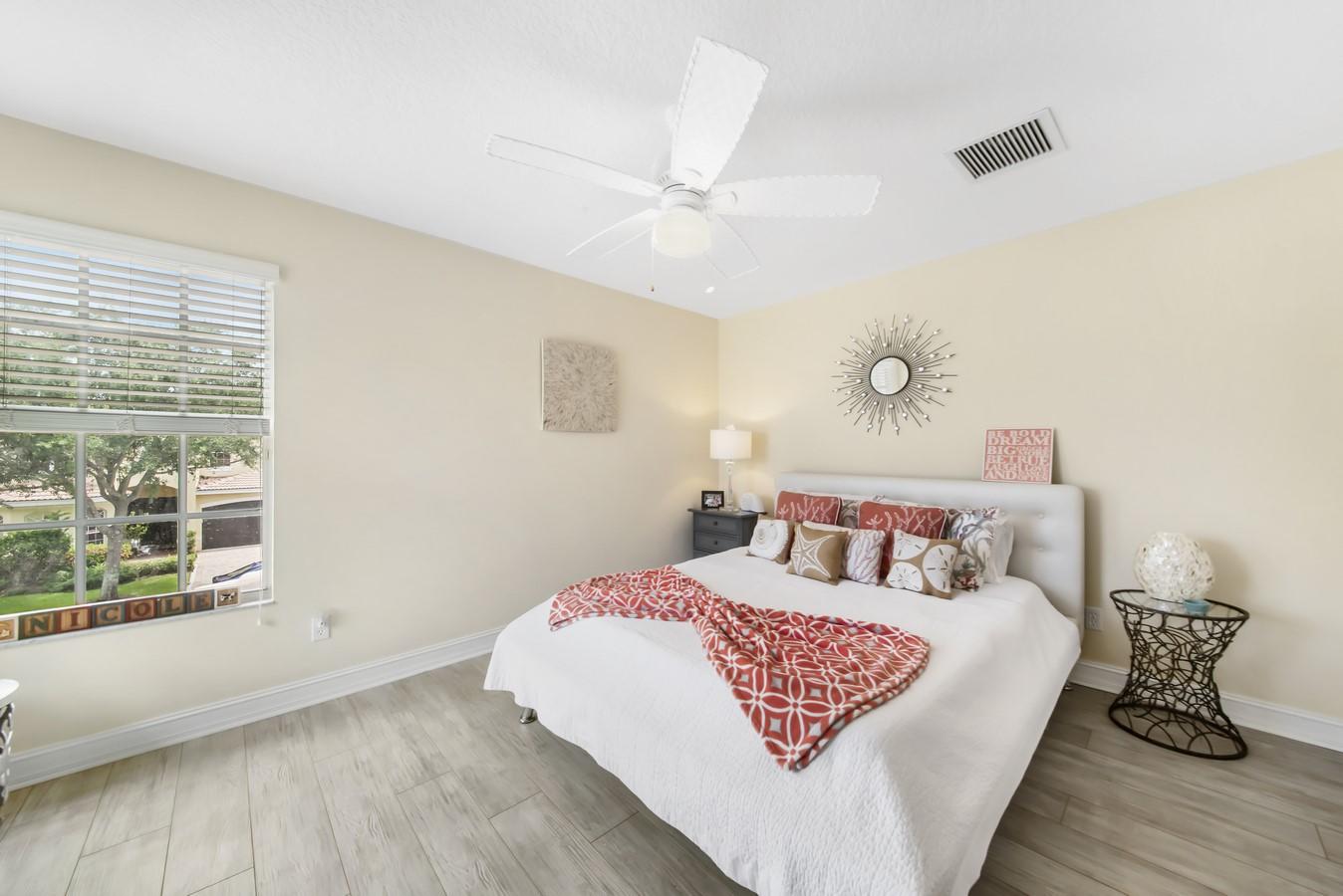 CANYON LAKES - Residential