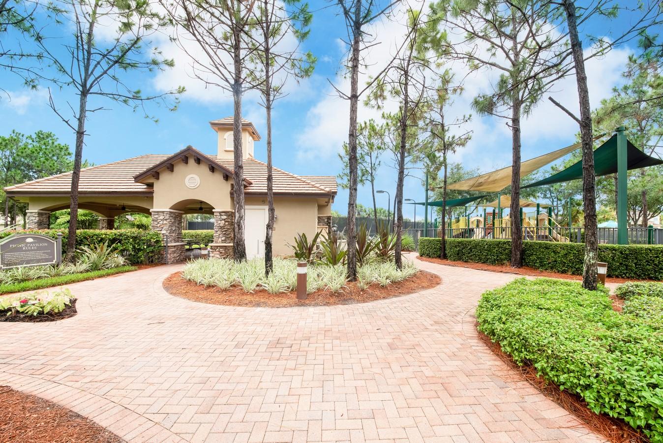 CANYON LAKES - Residential