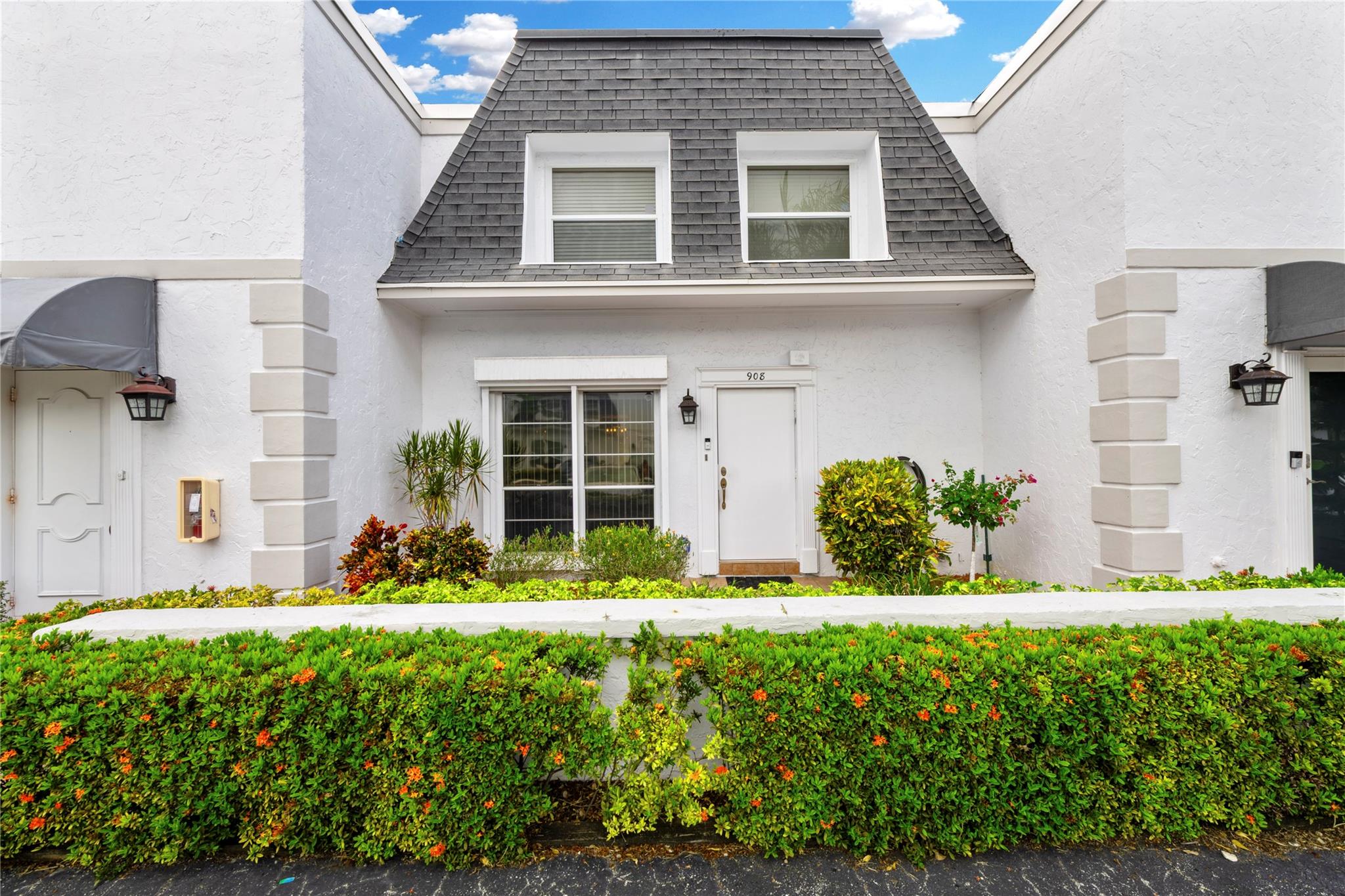 908 NE 27th Ave 908