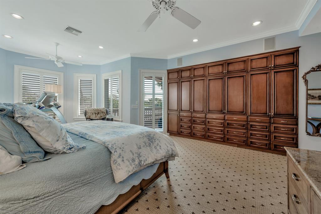 ADMIRALS COVE - Residential