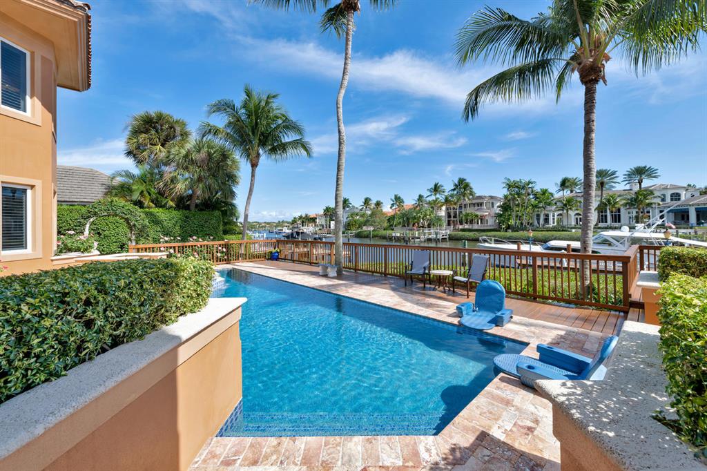ADMIRALS COVE - Residential