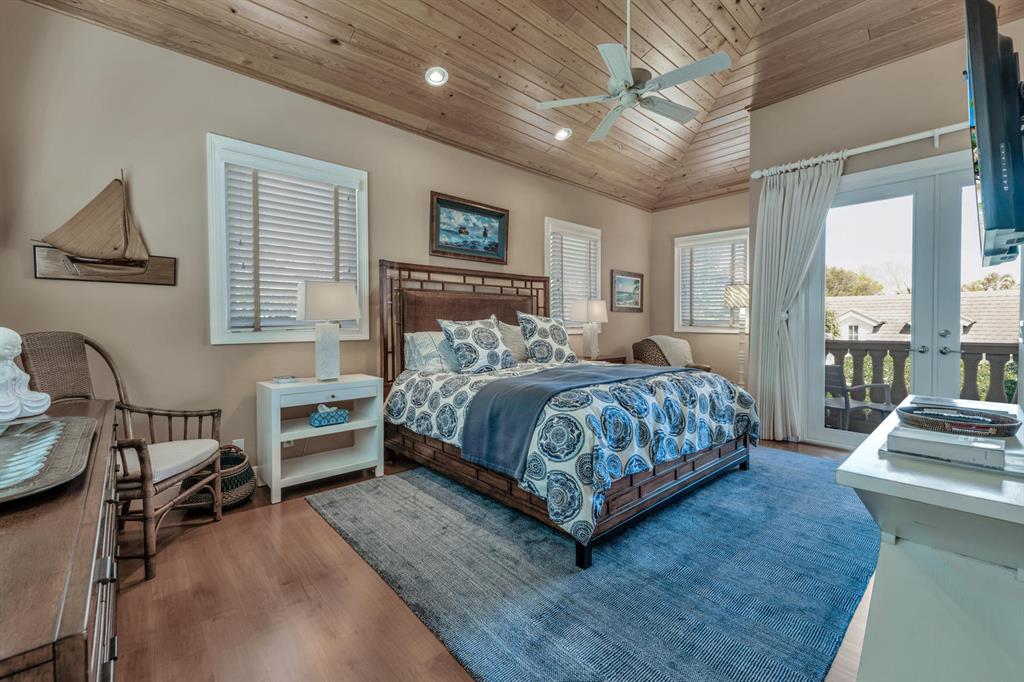 ADMIRALS COVE - Residential