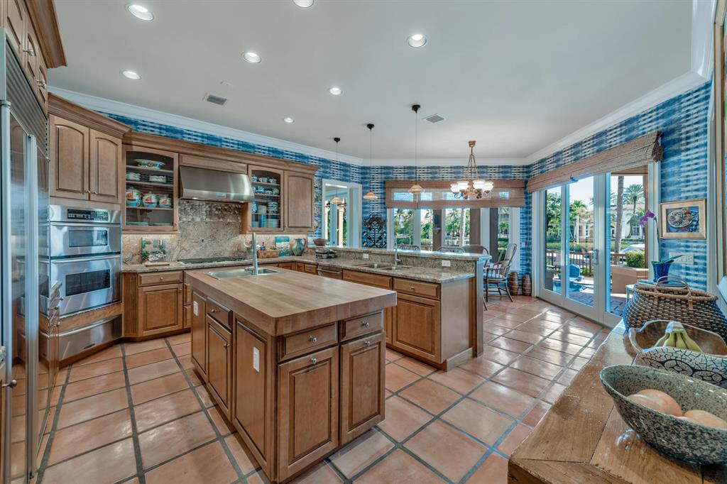 ADMIRALS COVE - Residential