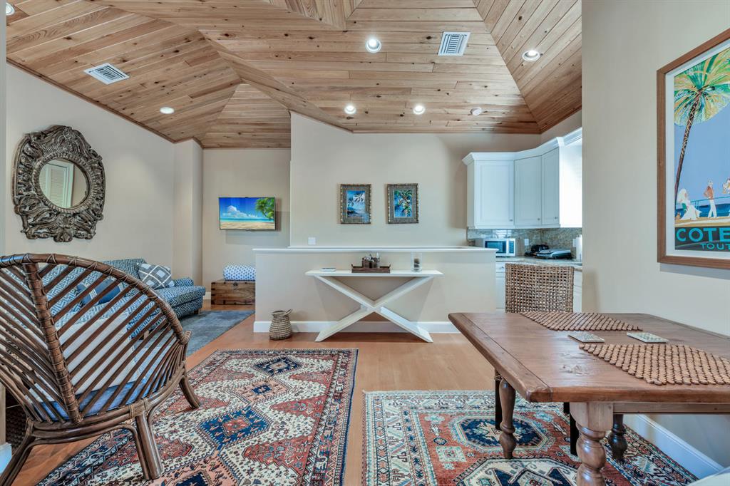 ADMIRALS COVE - Residential