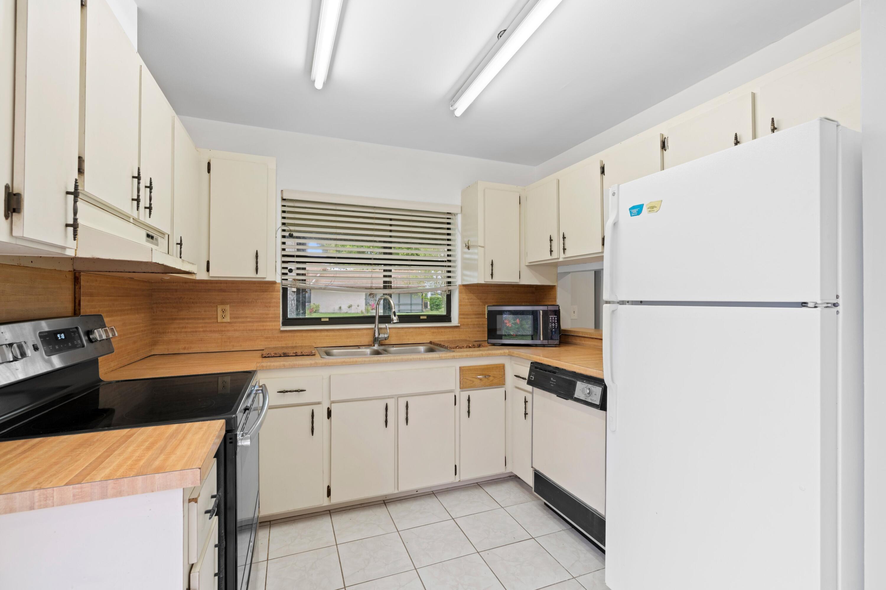 VILLAGES OF WOODLAKE 1 - Residential