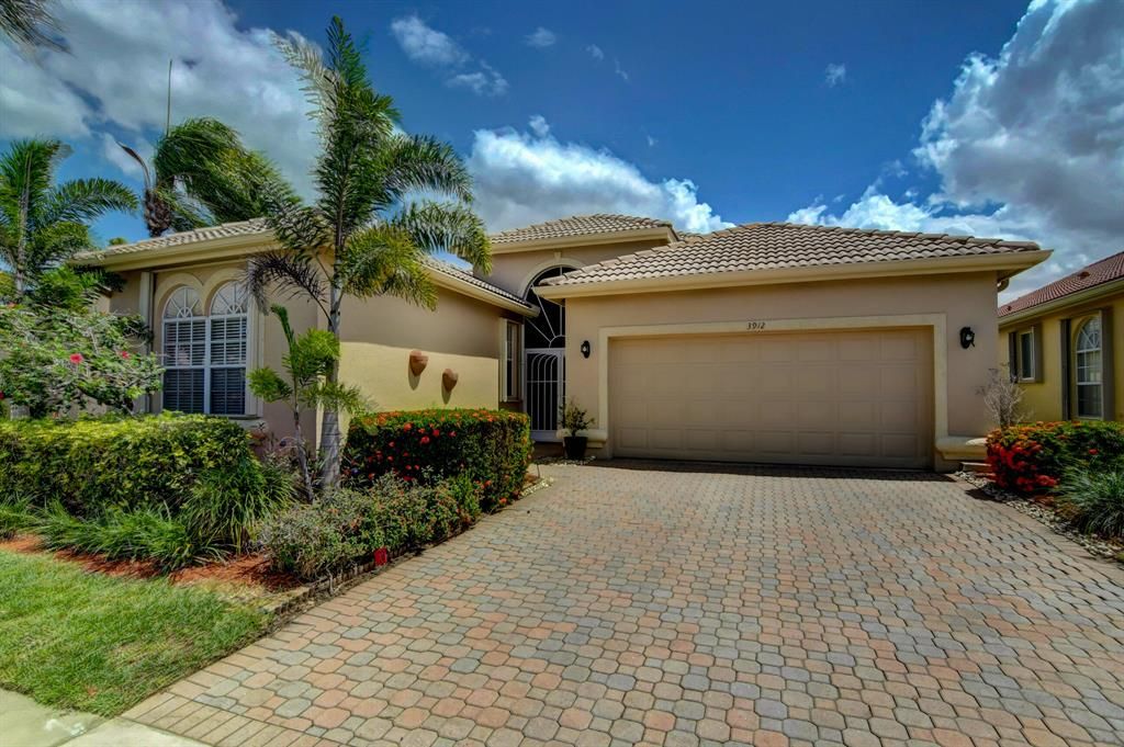 Photo of 3912 Palladium Lake Drive, Boynton Beach, FL 33436 (MLS # R10797538)