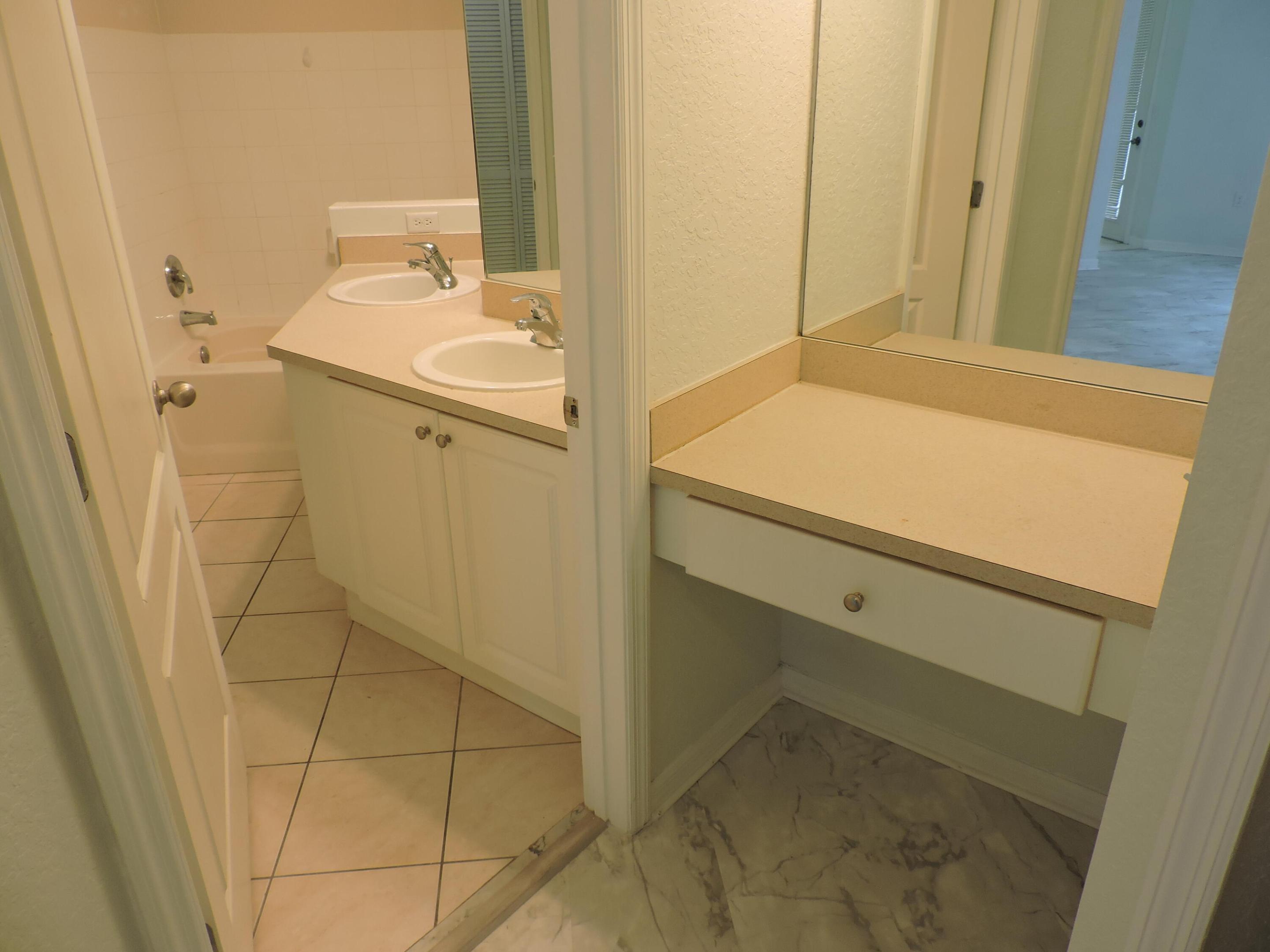 RESIDENCES AT LEGACY PLACE CONDO - Residential Lease