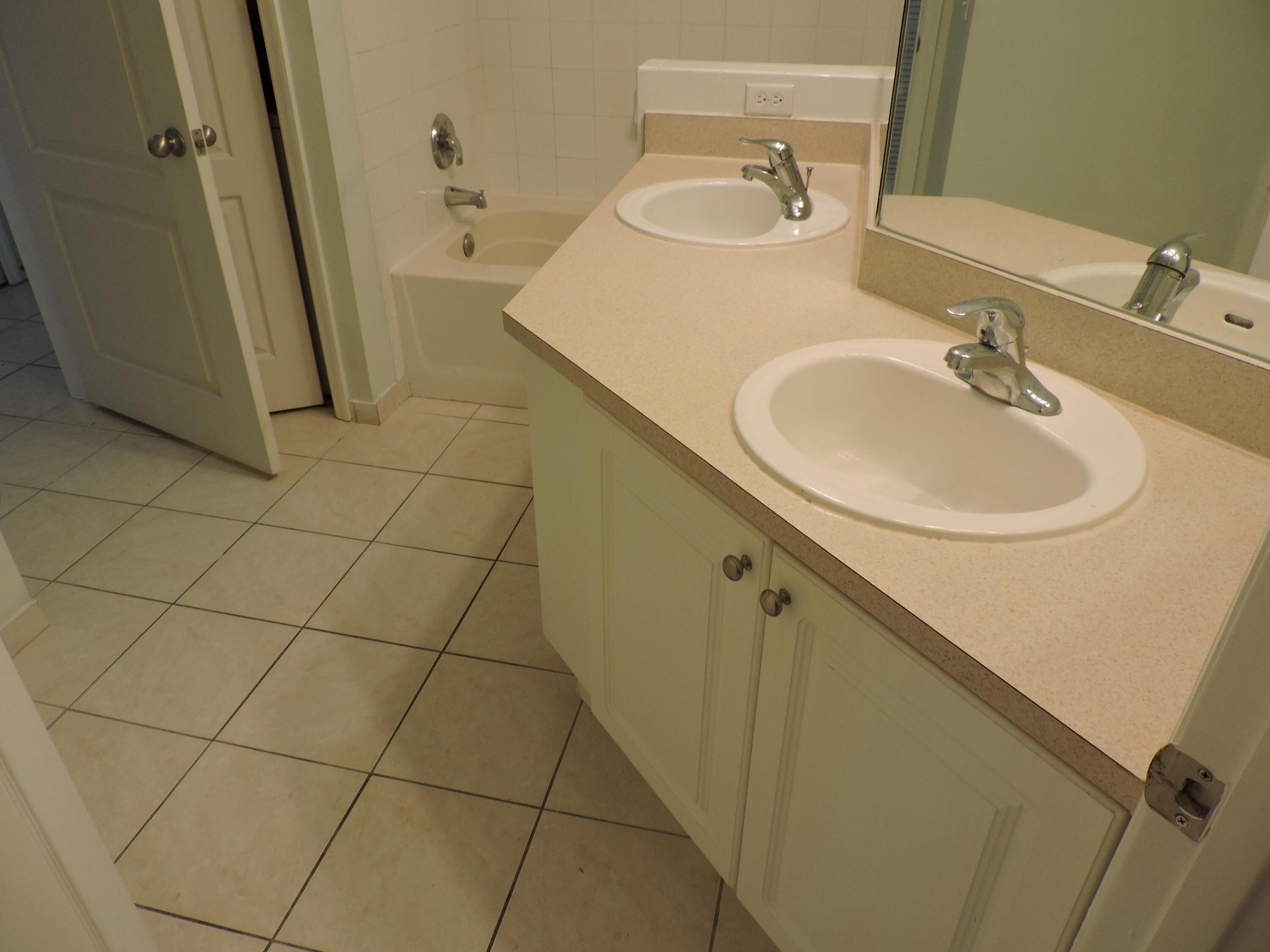 RESIDENCES AT LEGACY PLACE CONDO - Residential Lease