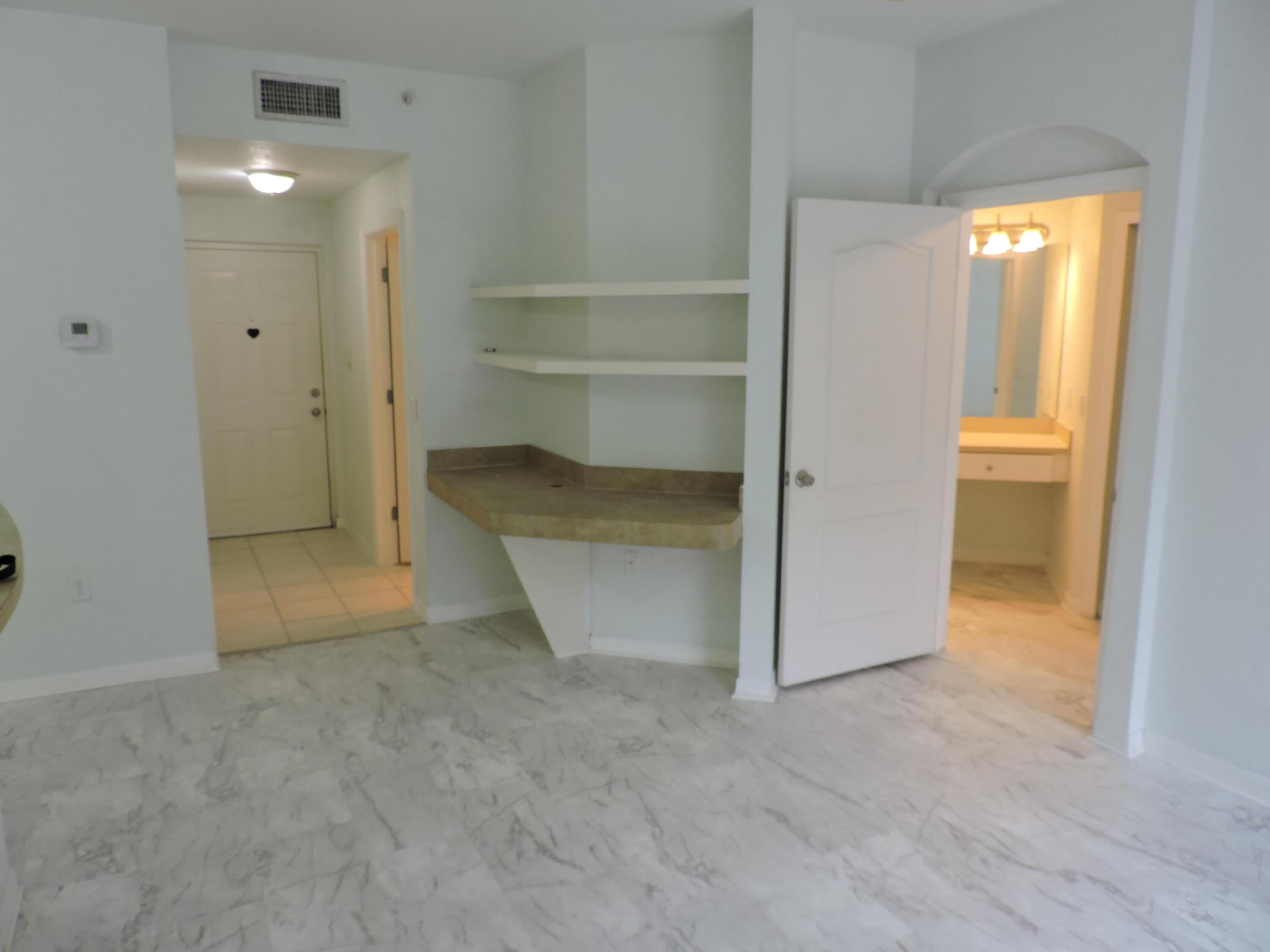 RESIDENCES AT LEGACY PLACE CONDO - Residential Lease