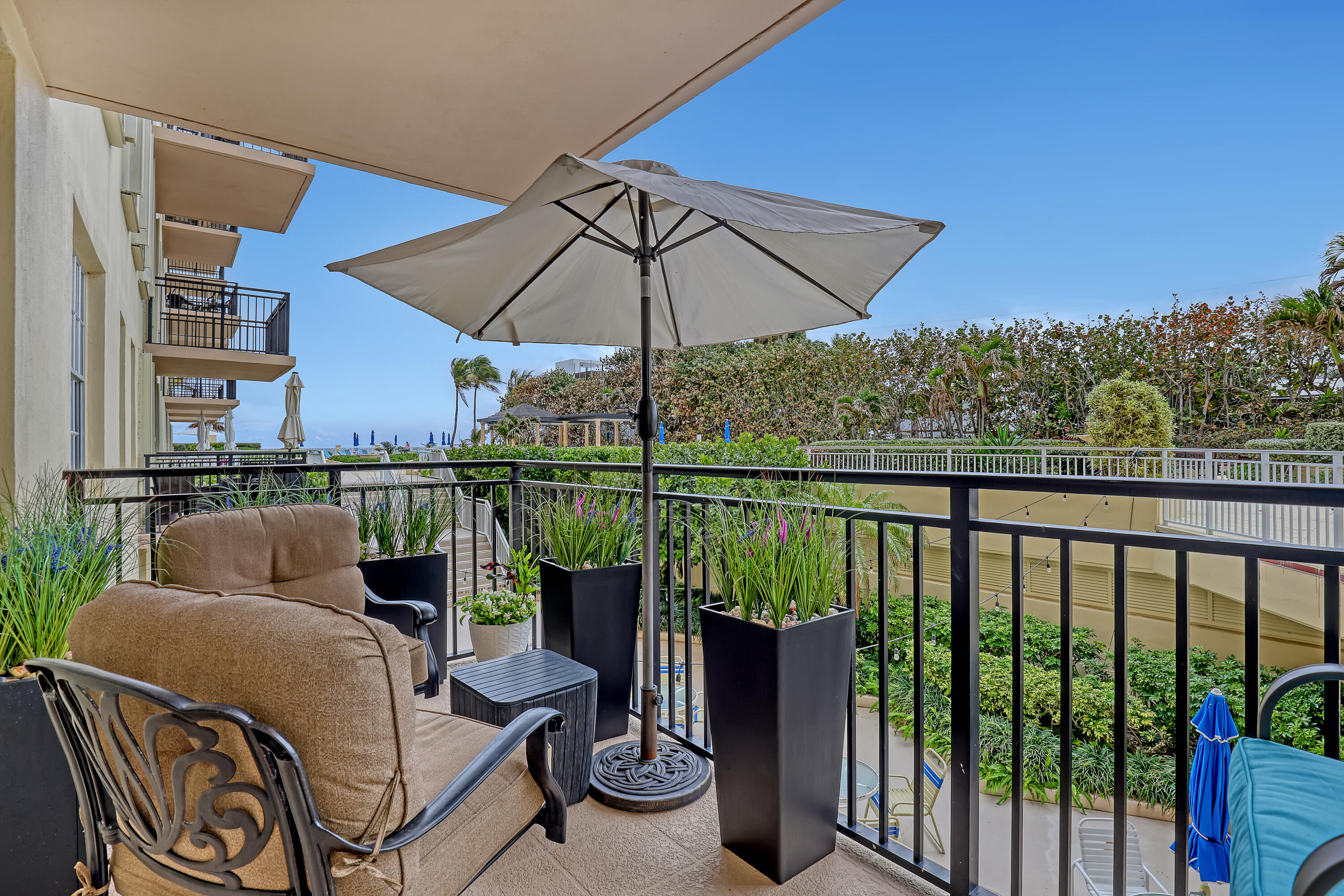 LA BONNE VIE CONDO - Residential Lease