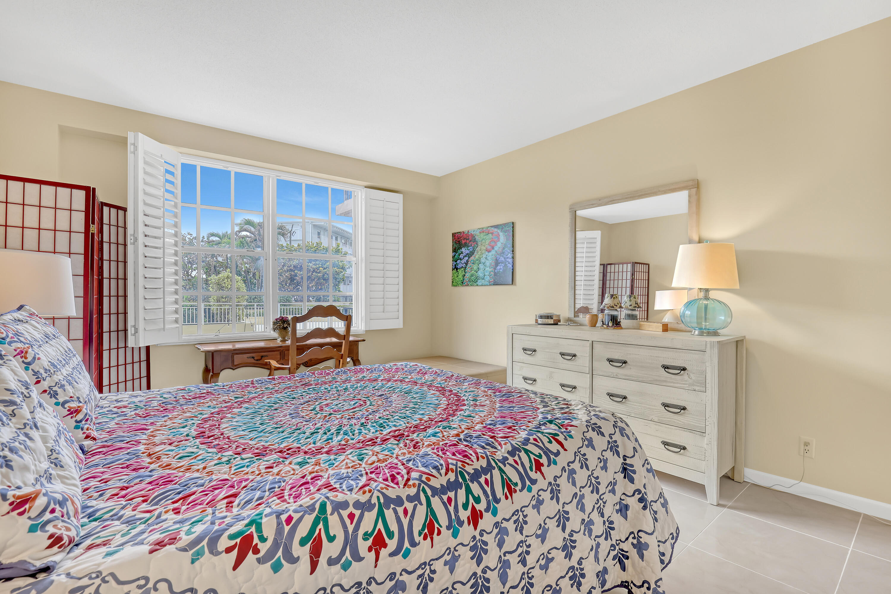 LA BONNE VIE CONDO - Residential Lease