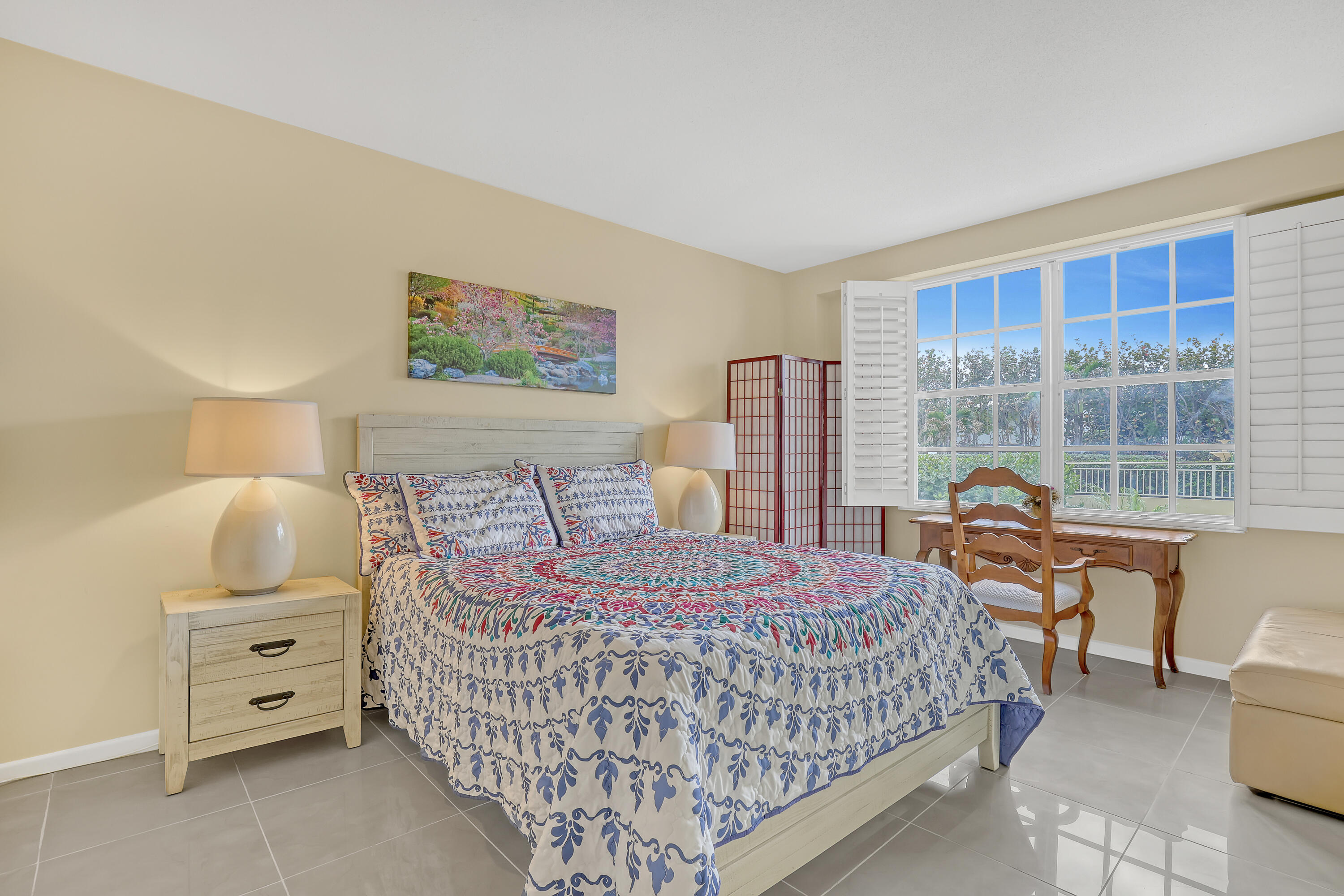 LA BONNE VIE CONDO - Residential Lease