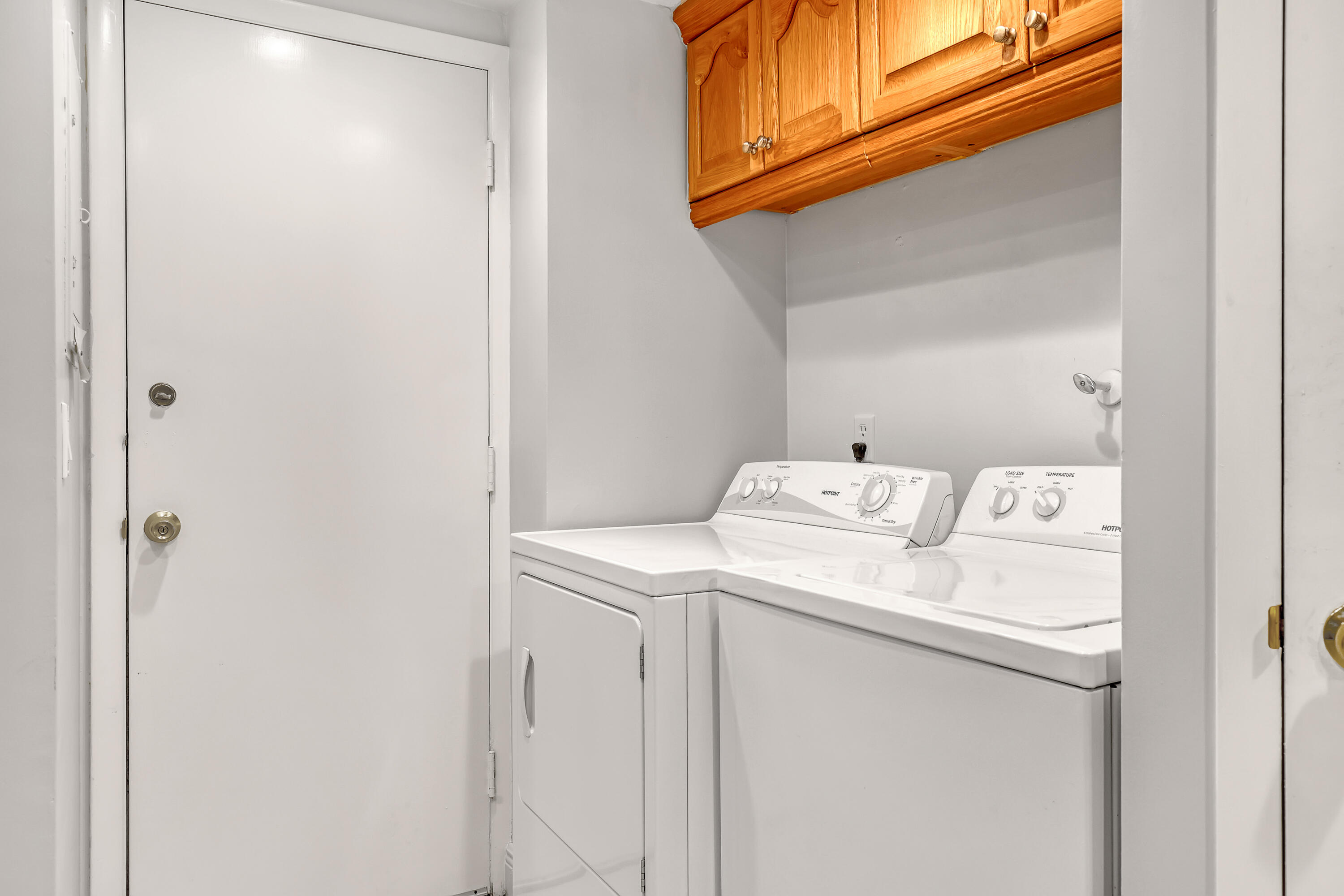 LA BONNE VIE CONDO - Residential Lease