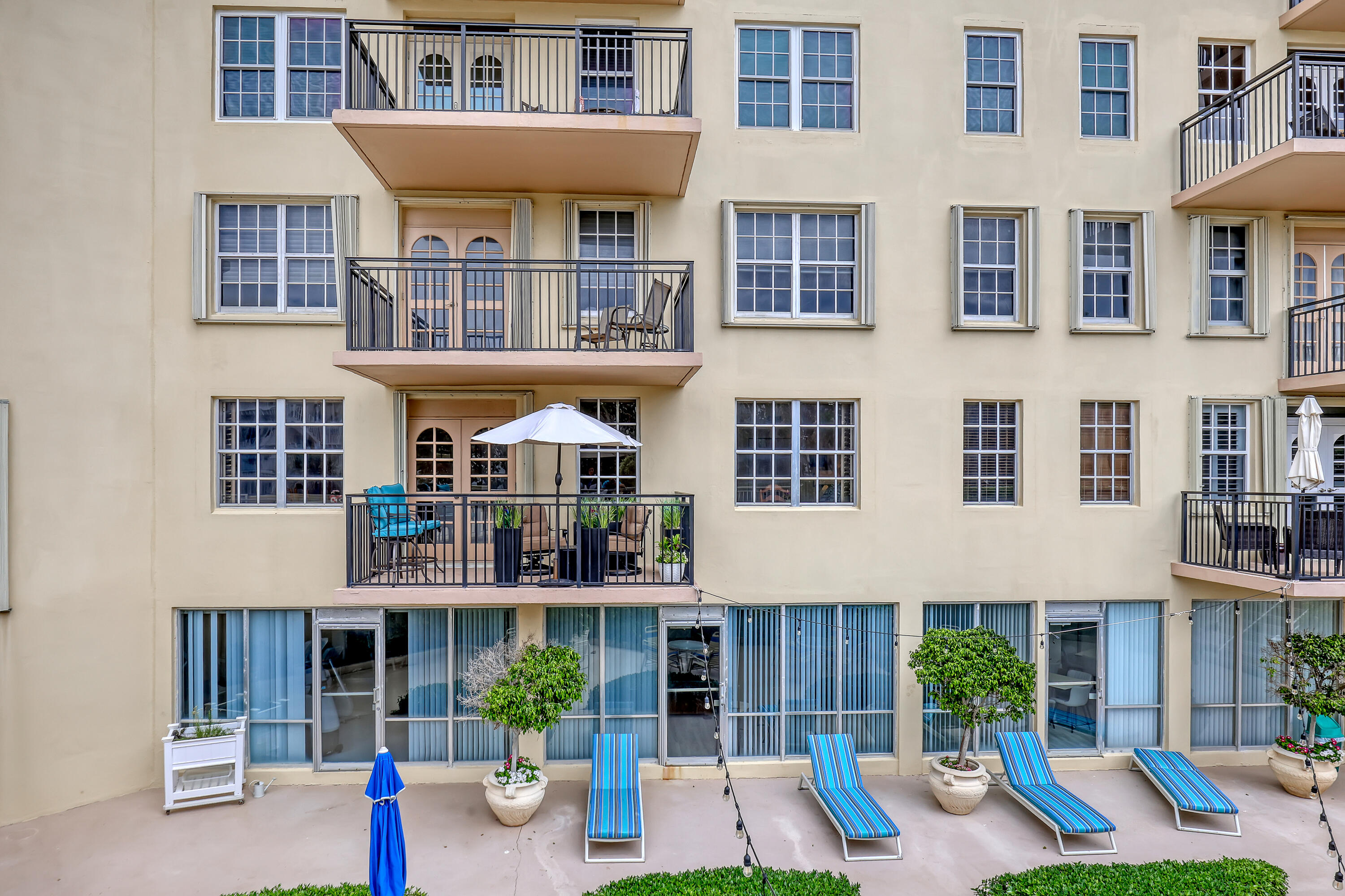 LA BONNE VIE CONDO - Residential Lease