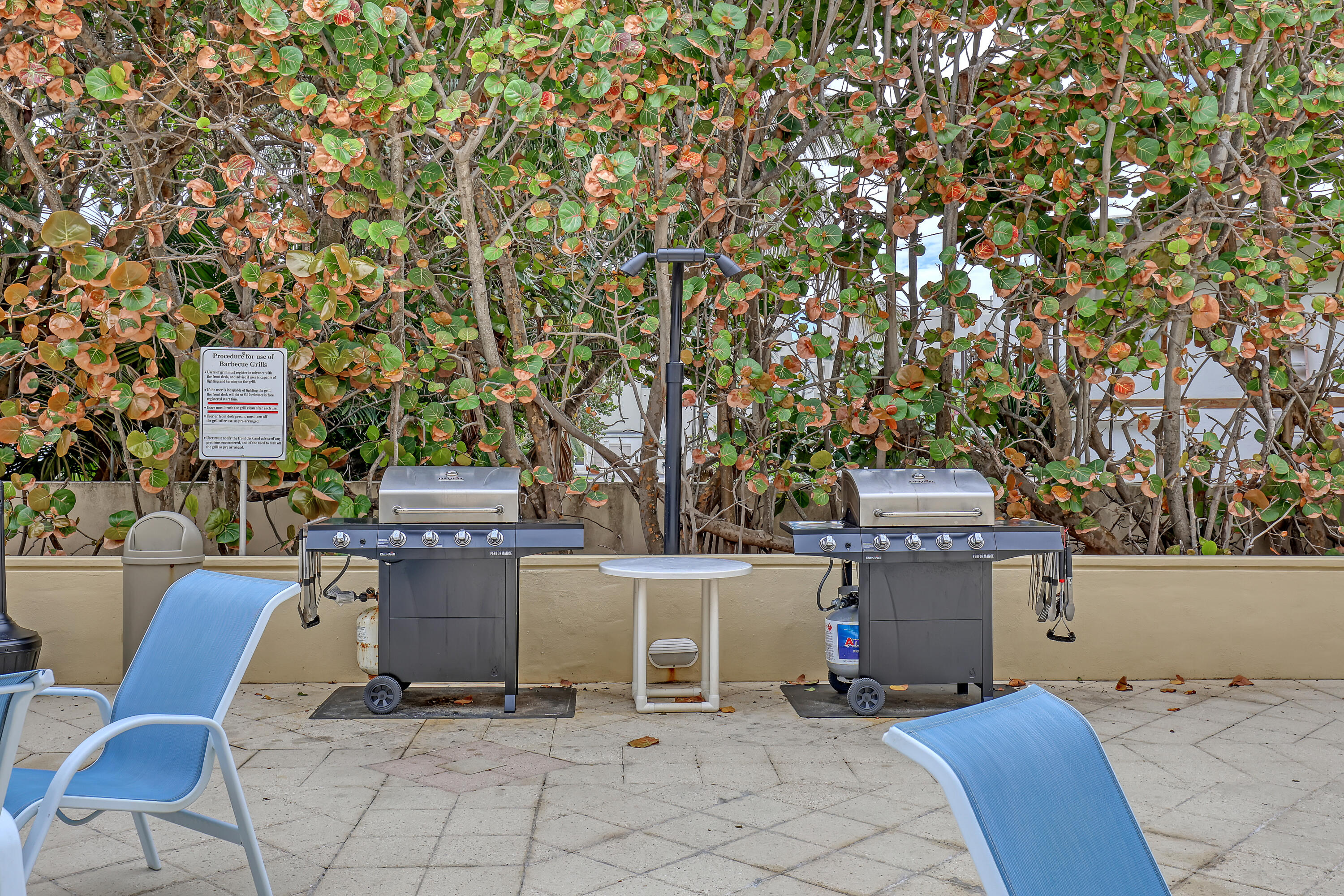 LA BONNE VIE CONDO - Residential Lease