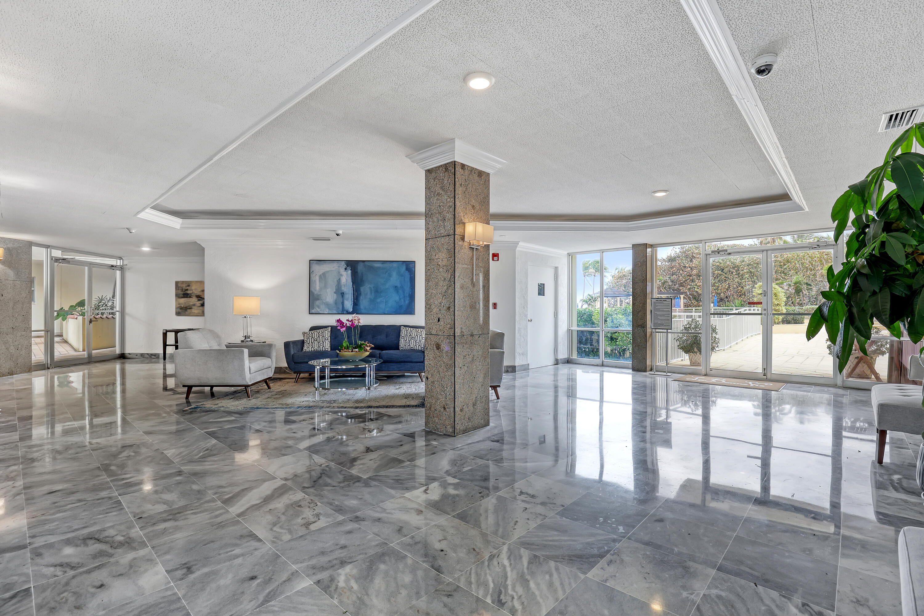 LA BONNE VIE CONDO - Residential Lease