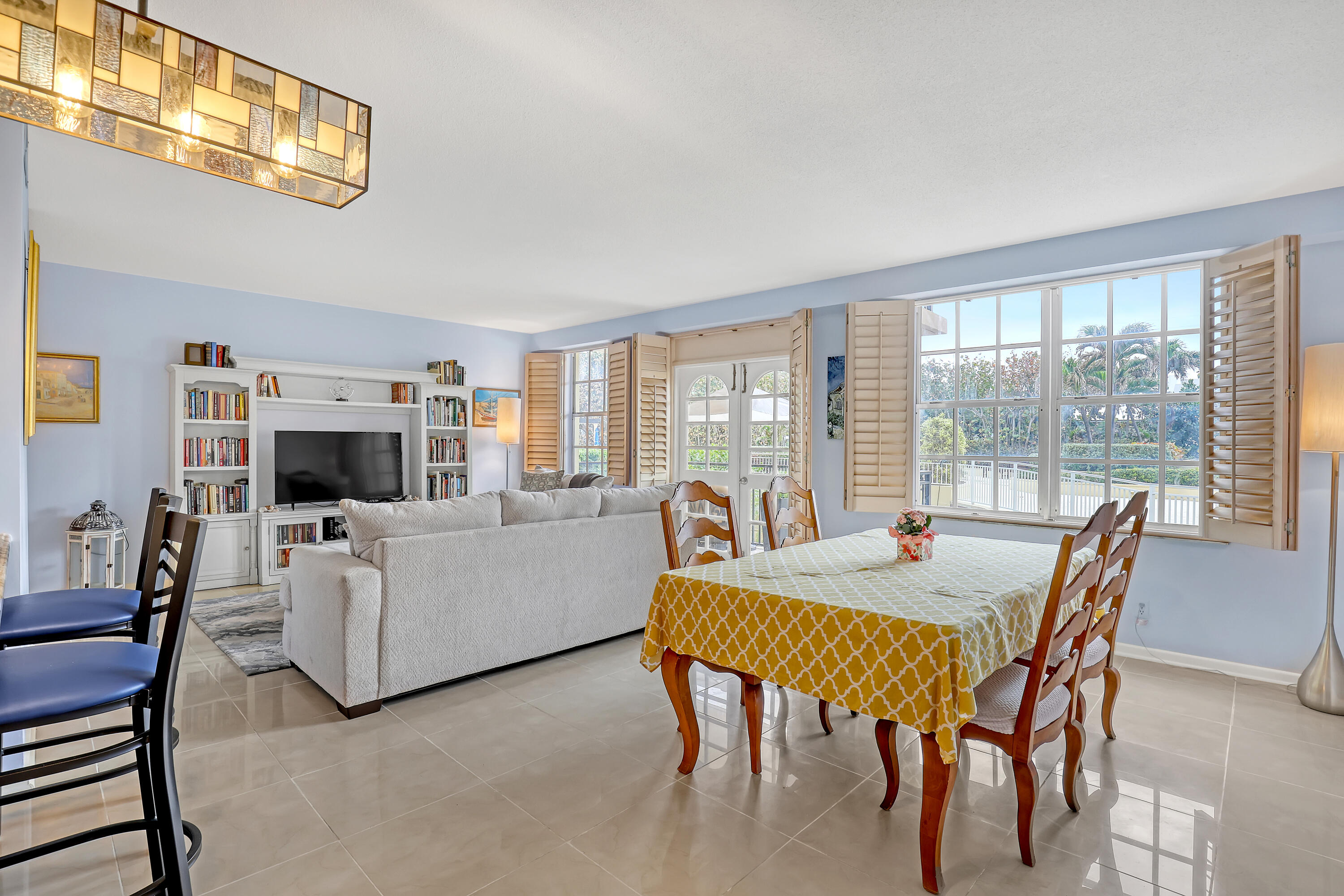 LA BONNE VIE CONDO - Residential Lease