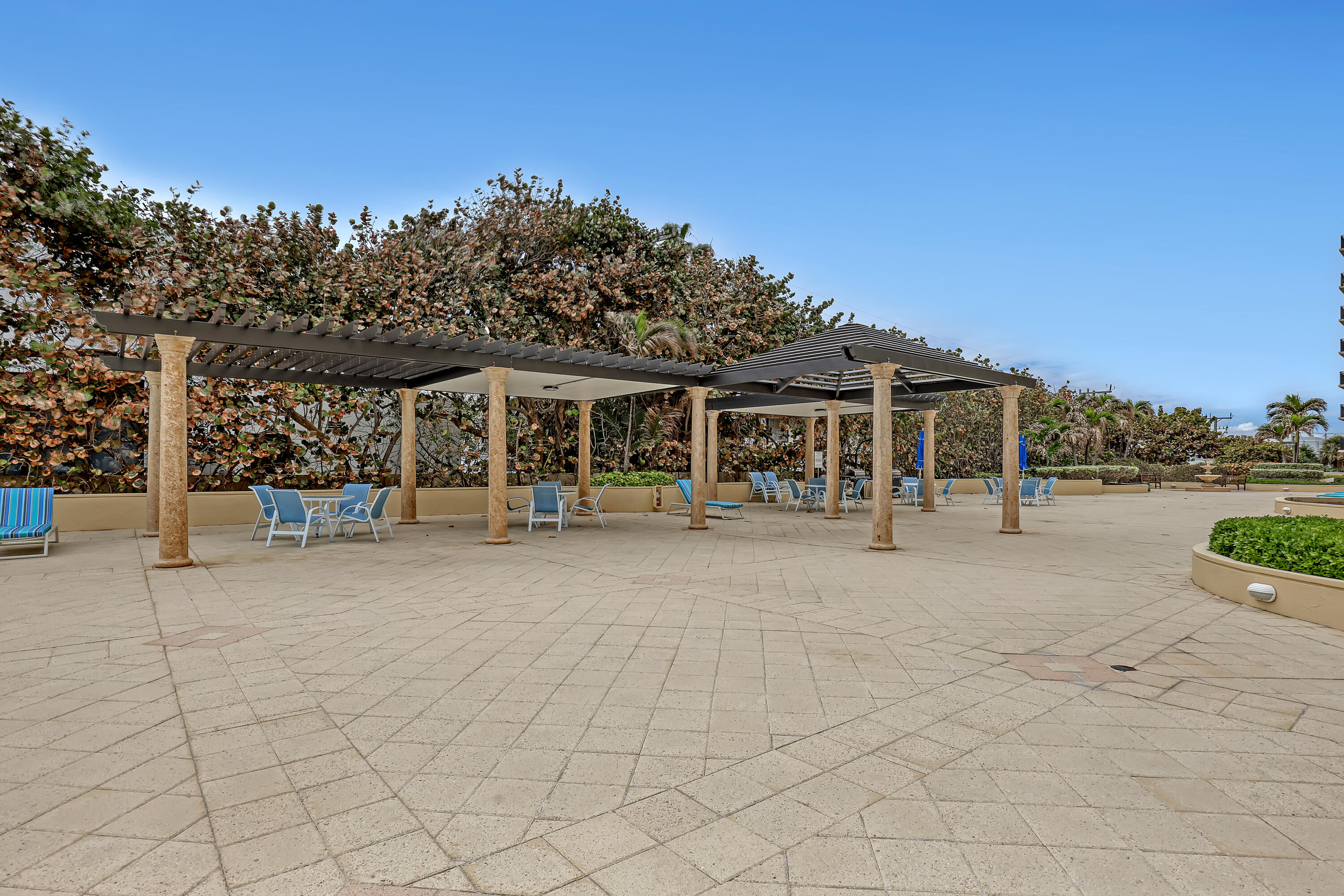 LA BONNE VIE CONDO - Residential Lease