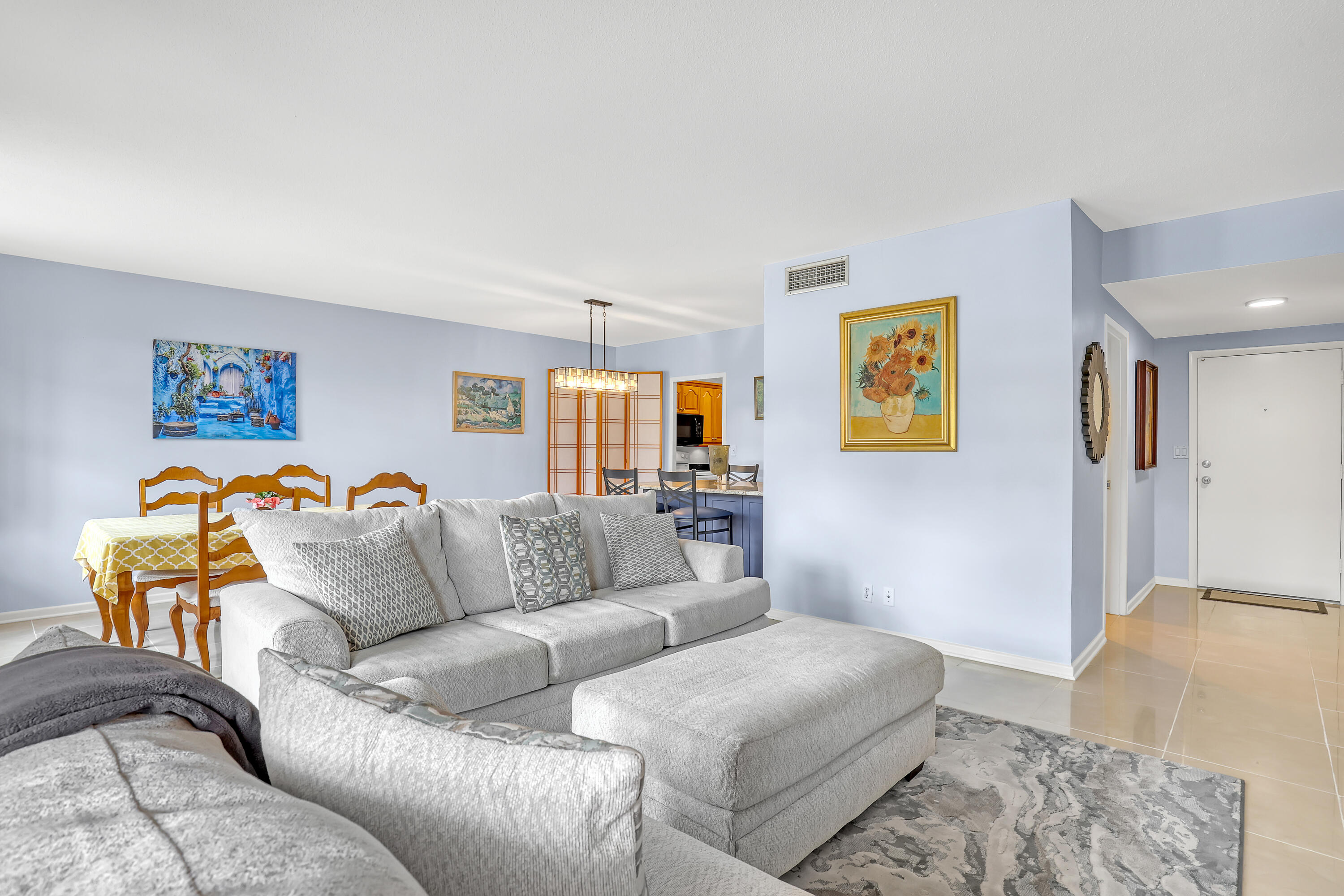 LA BONNE VIE CONDO - Residential Lease