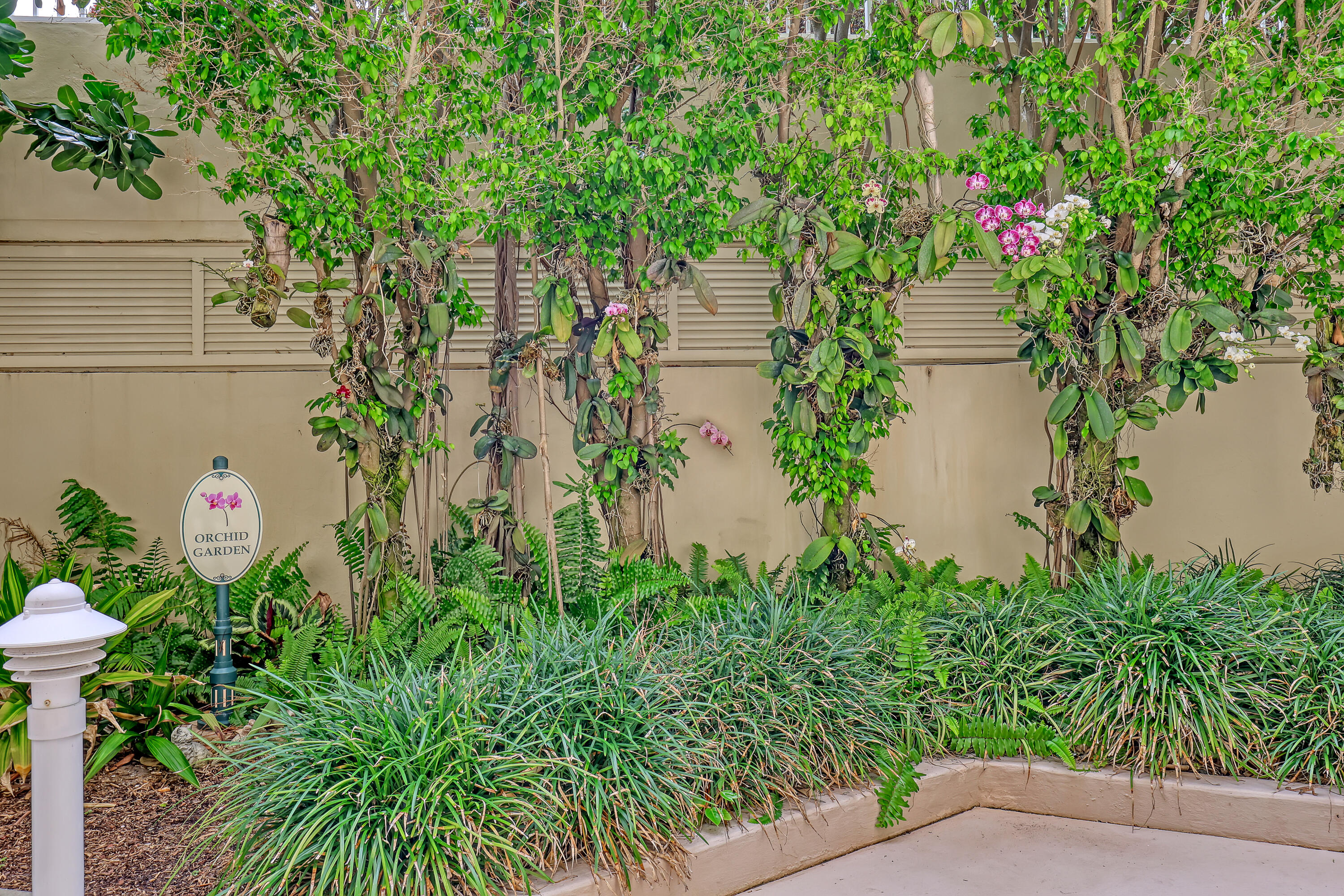 LA BONNE VIE CONDO - Residential Lease