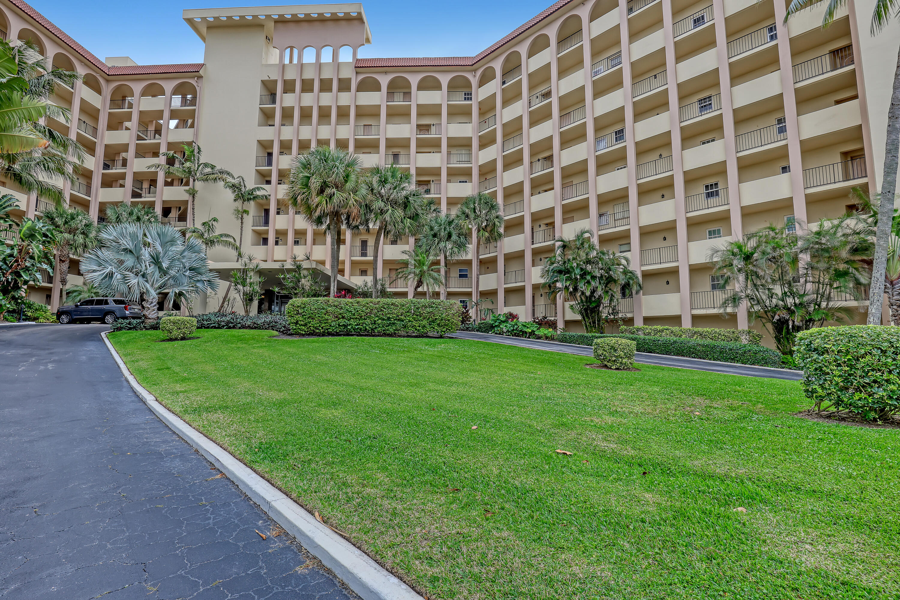 LA BONNE VIE CONDO - Residential Lease