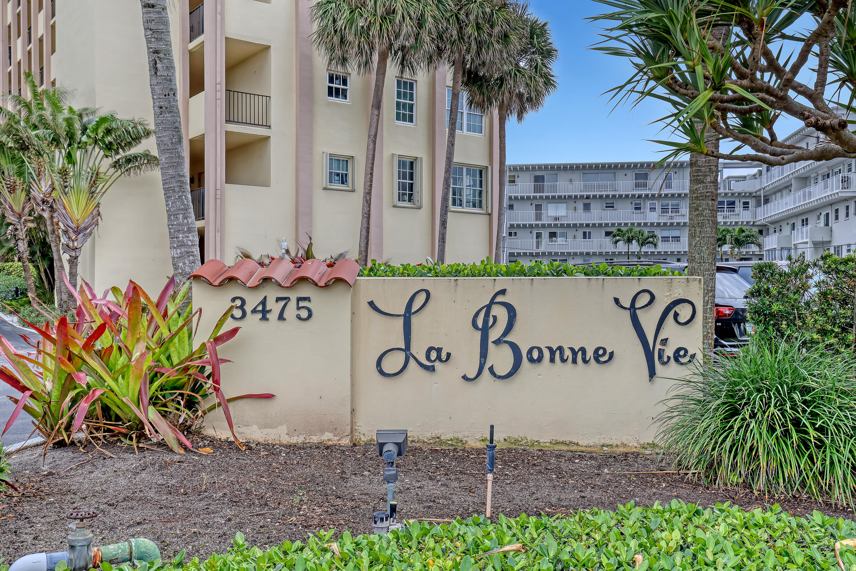 LA BONNE VIE CONDO - Residential Lease