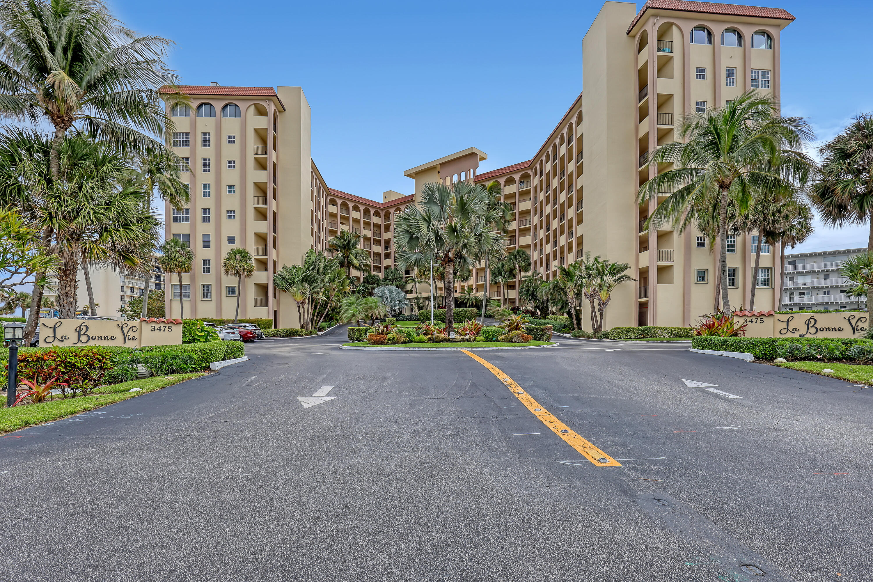 LA BONNE VIE CONDO - Residential Lease