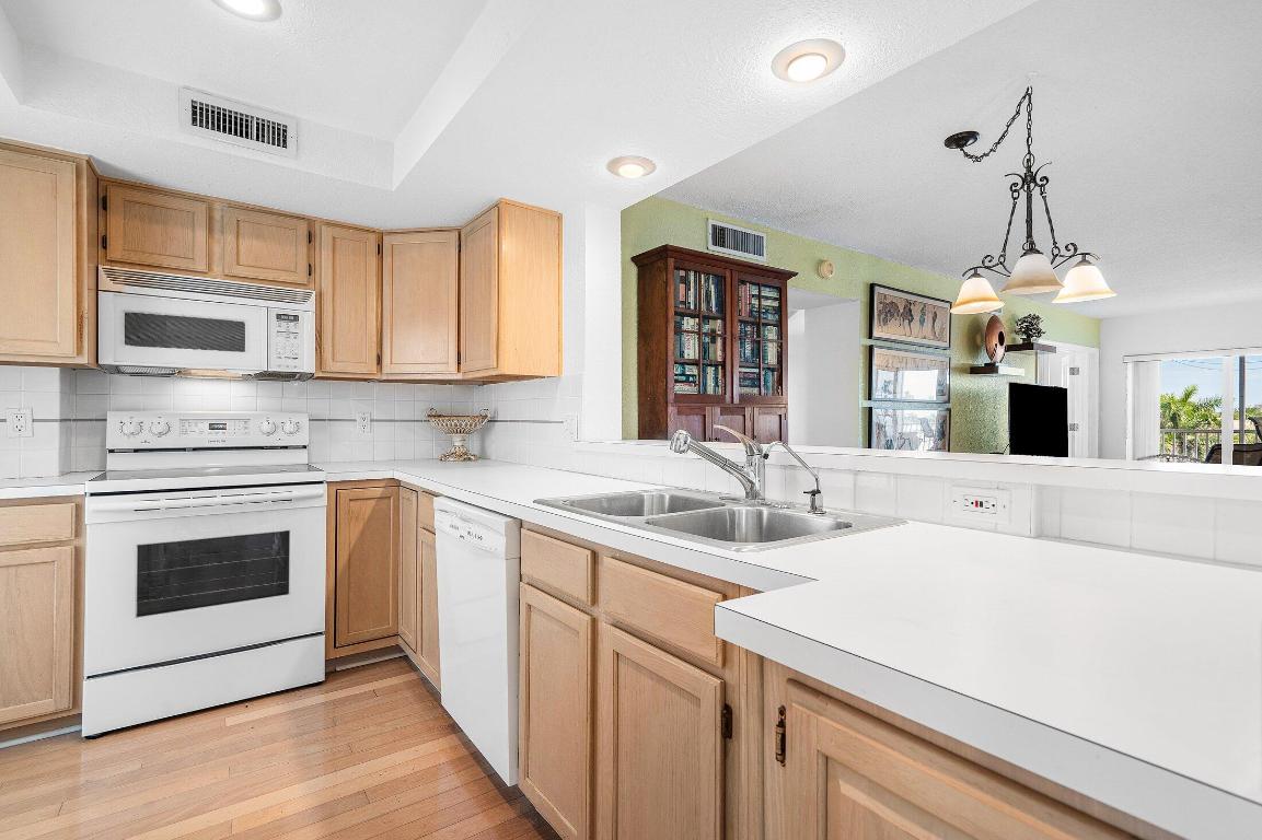 PALM AIRE AT CORAL KEY - Residential