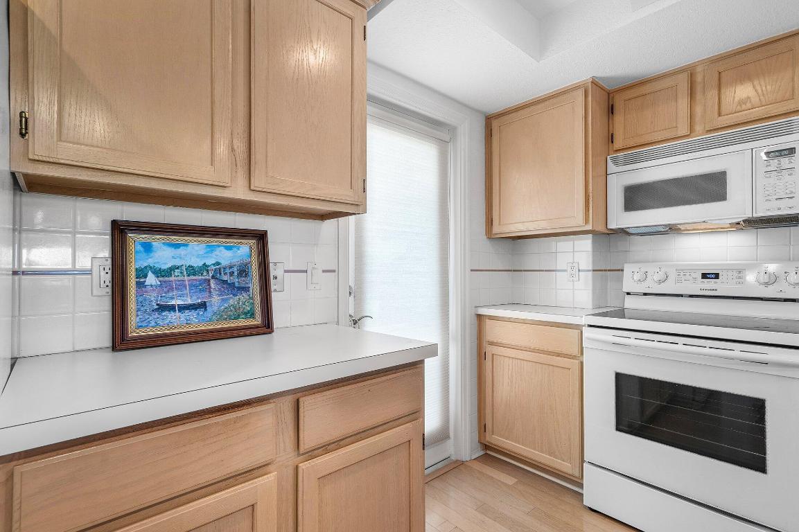 PALM AIRE AT CORAL KEY - Residential