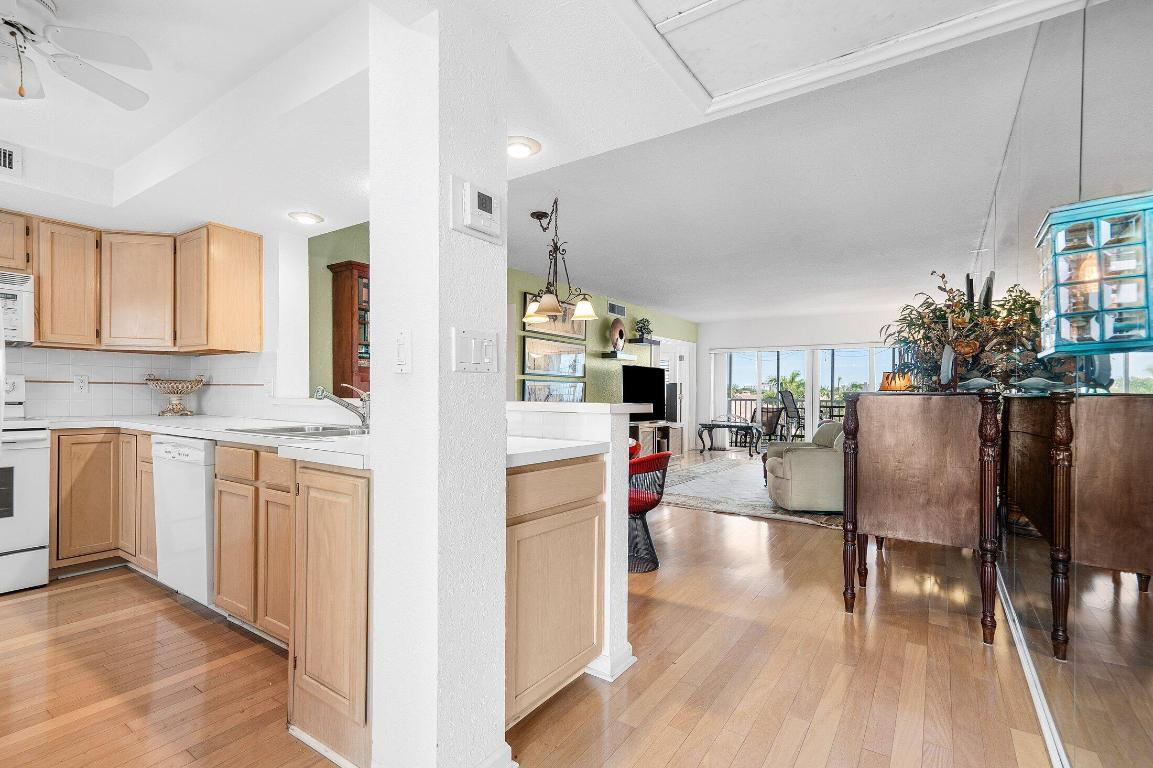 PALM AIRE AT CORAL KEY - Residential