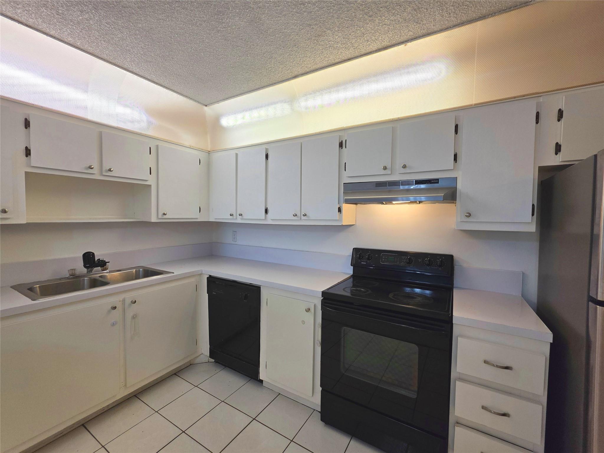 Naranja Lakes Condominium - Residential Lease