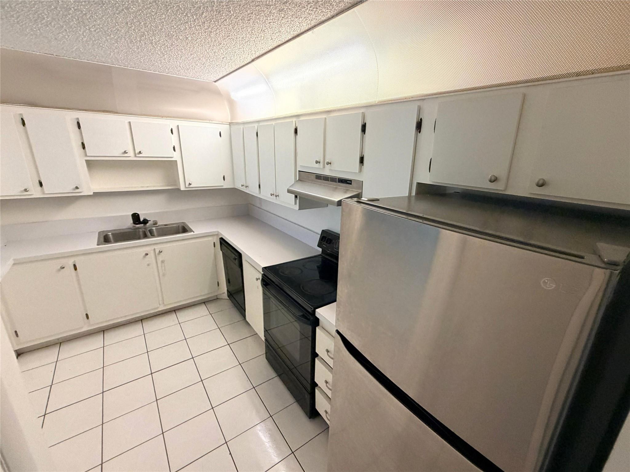 Naranja Lakes Condominium - Residential Lease